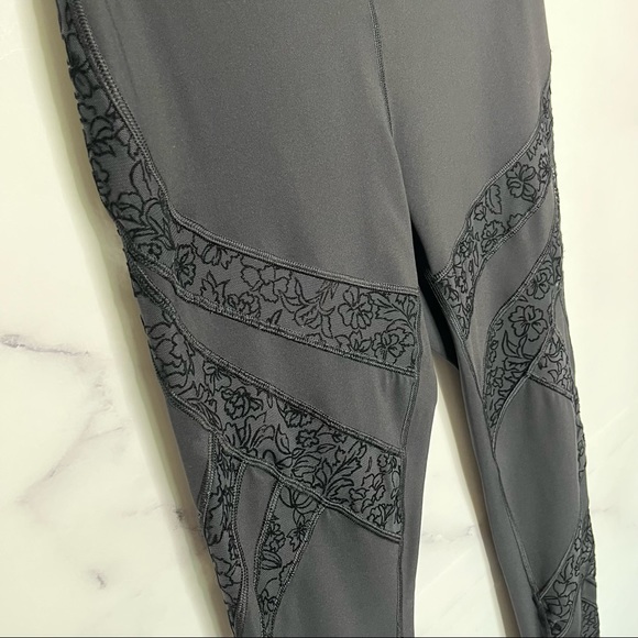 Lululemon Wunder Under High-Rise Tight* Flocked 28"
Black - Picture 8 of 16